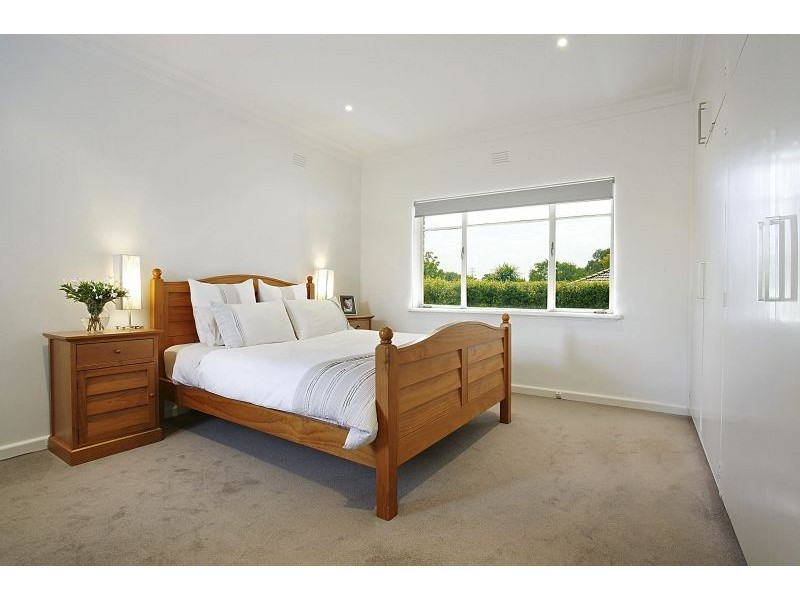 2 Oravel Avenue, Malvern East VIC 3145