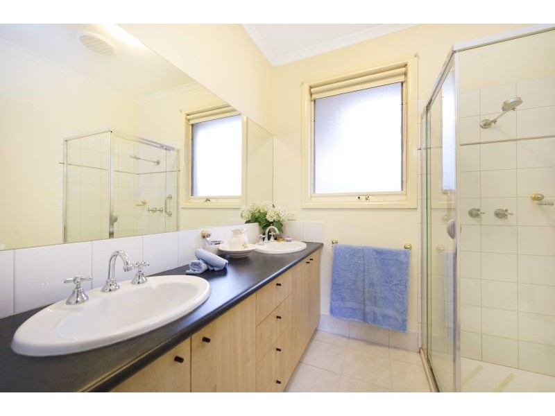 2/14 Woornack Road, Carnegie VIC 3163