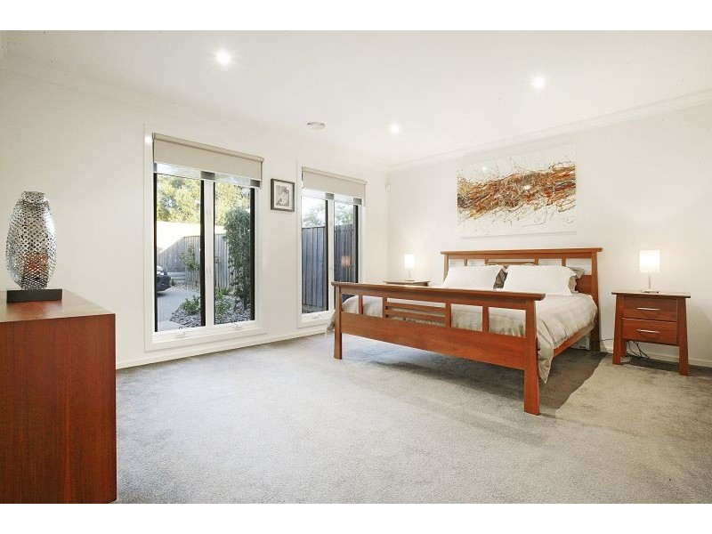4 Burbidge Close, Burwood VIC 3125