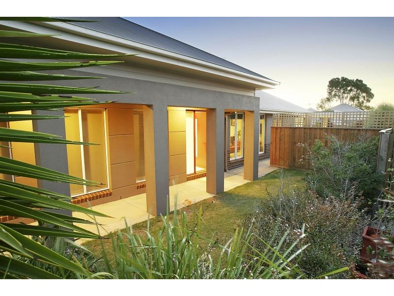 4 Burbidge Close, Burwood VIC 3125