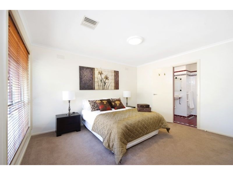 61 Barrington Drive, Ashwood VIC 3147