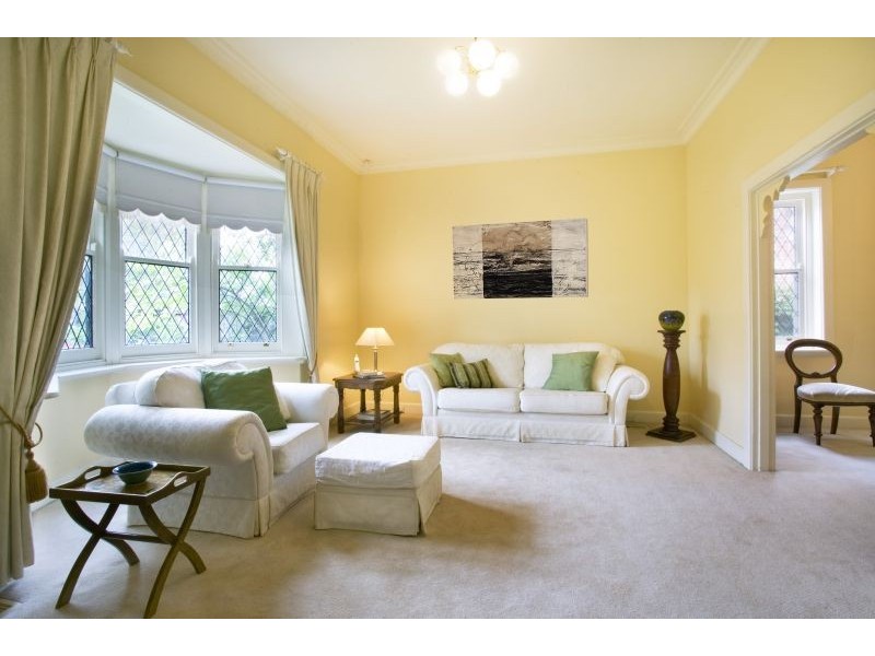 4 Hazeldine Road, Glen Iris VIC 3146