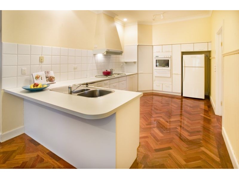 4 Hazeldine Road, Glen Iris VIC 3146