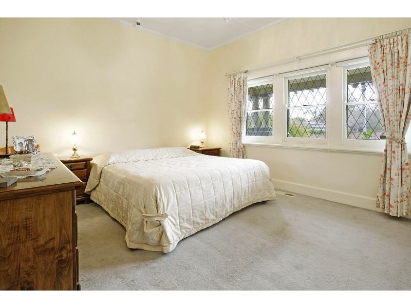 4 Hazeldine Road, Glen Iris VIC 3146
