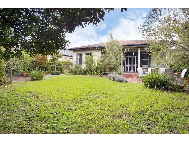 4 Hazeldine Road, Glen Iris VIC 3146