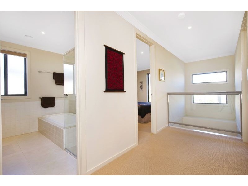 4 Bentham Court, Burwood VIC 3125