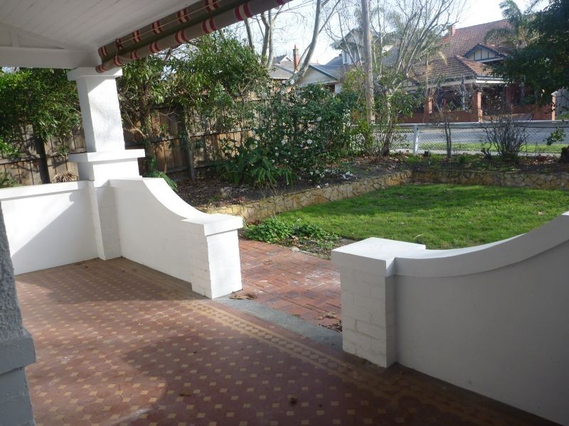 24 Ash Grove, Malvern East VIC 3145