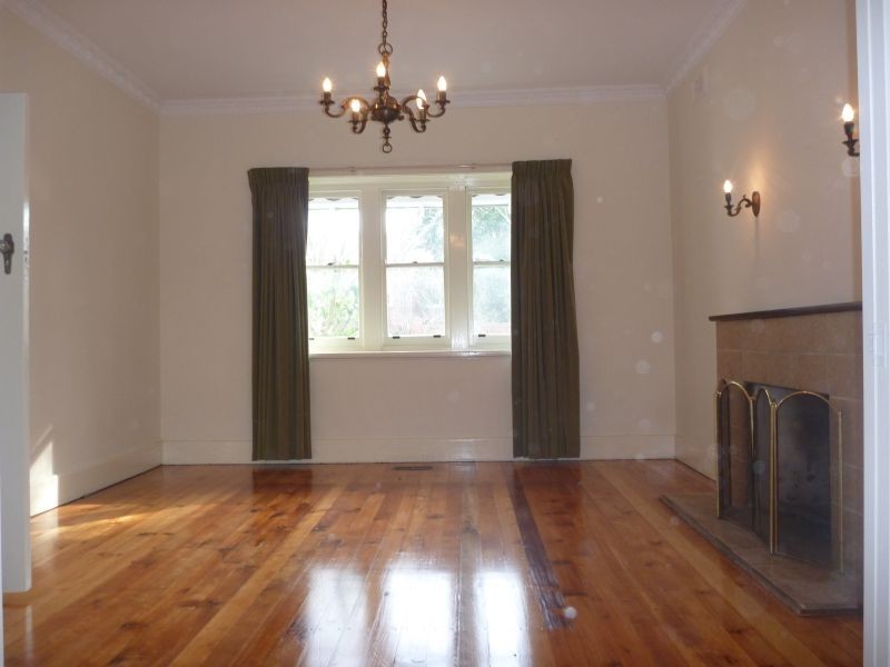 24 Ash Grove, Malvern East VIC 3145