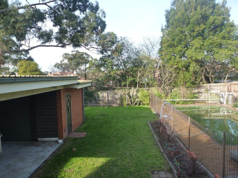 24 Ash Grove, Malvern East VIC 3145