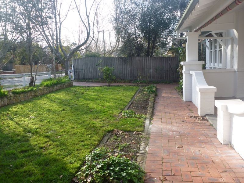 24 Ash Grove, Malvern East VIC 3145