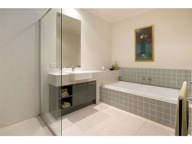 2 Rodway Court, Burwood VIC 3125