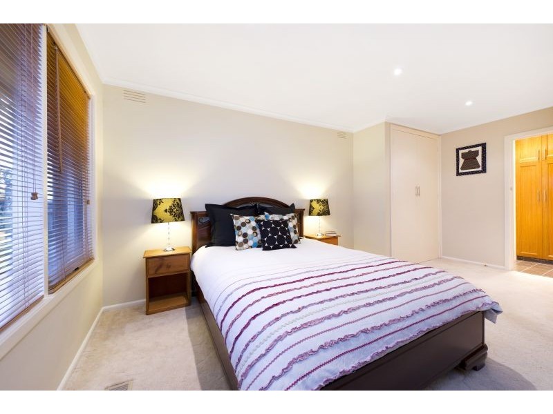 36 Barrington Drive, Ashwood VIC 3147