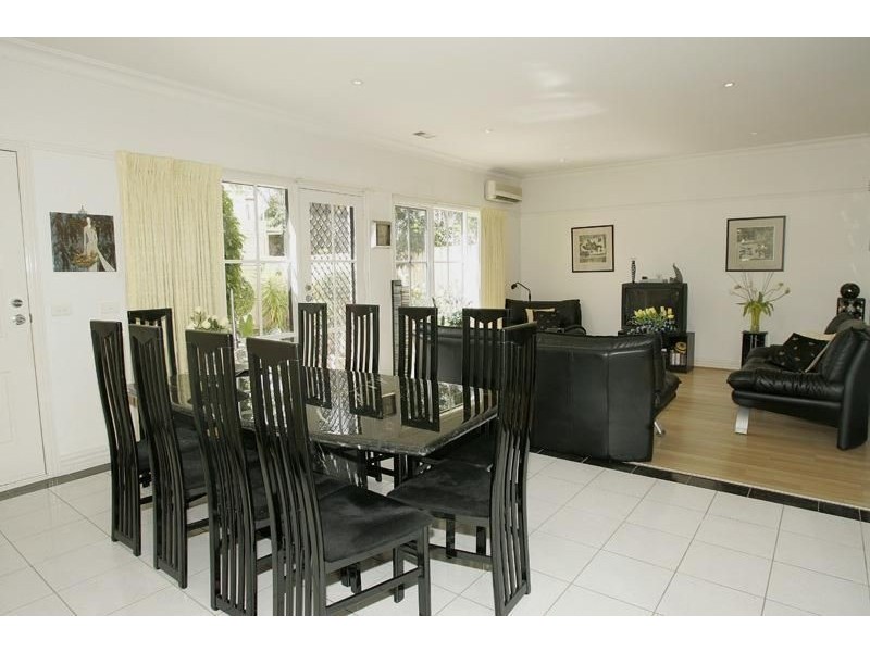 2a Violet Crescent, Brighton East VIC 3187