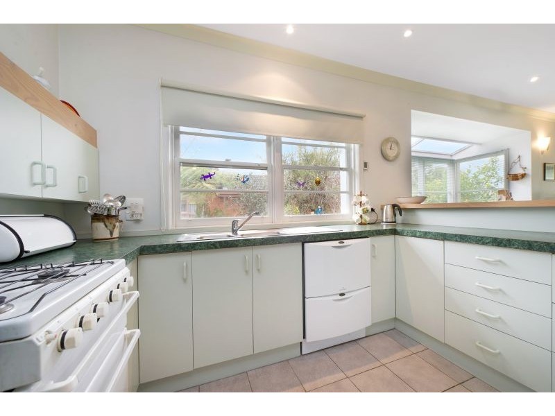 1/24 Edwards Street, Burwood VIC 3125