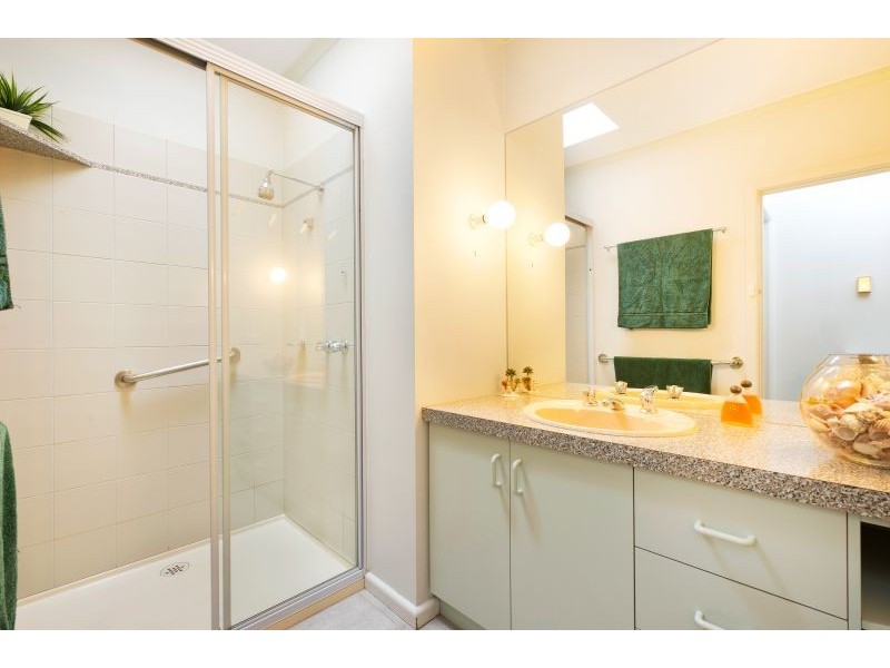 1/24 Edwards Street, Burwood VIC 3125