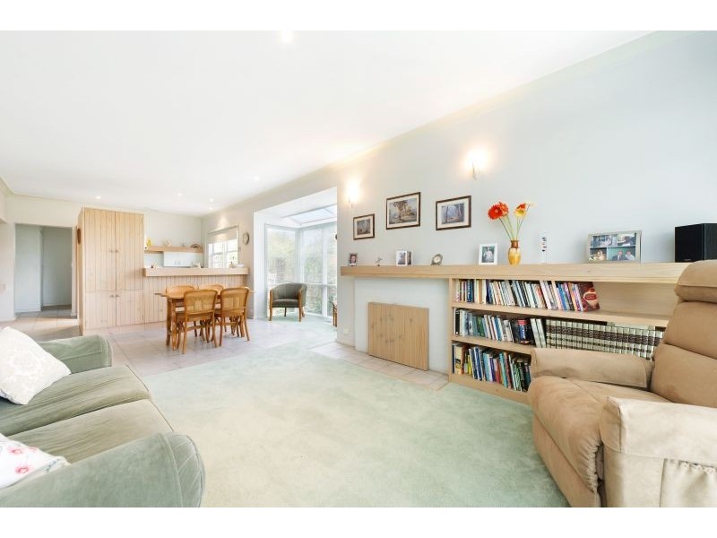 1/24 Edwards Street, Burwood VIC 3125