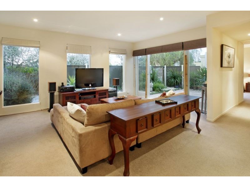 53 Cairnes Crescent, Malvern East VIC 3145