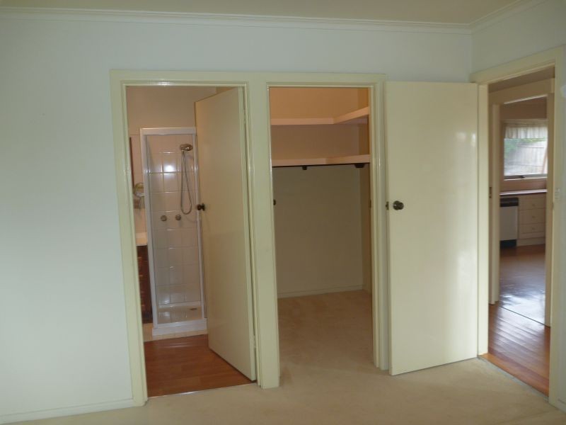 35 Ingleside Crescent, Glen Waverley VIC 3150