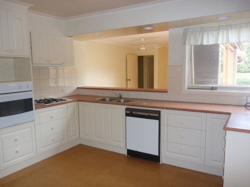 35 Ingleside Crescent, Glen Waverley VIC 3150