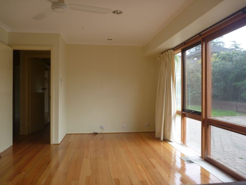 35 Ingleside Crescent, Glen Waverley VIC 3150