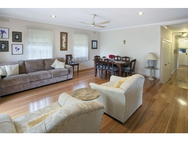 8 Karma Avenue, Malvern East VIC 3145