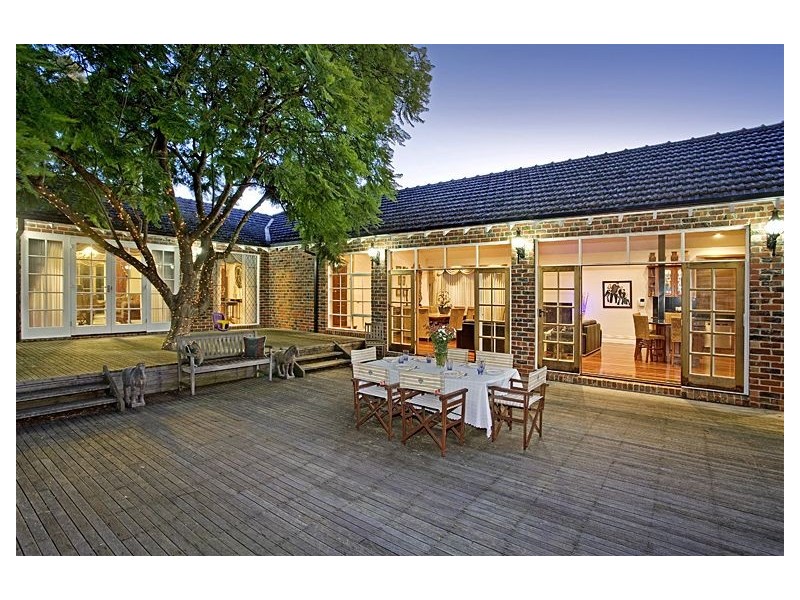 25 Carlyle Street, Ashwood VIC 3147