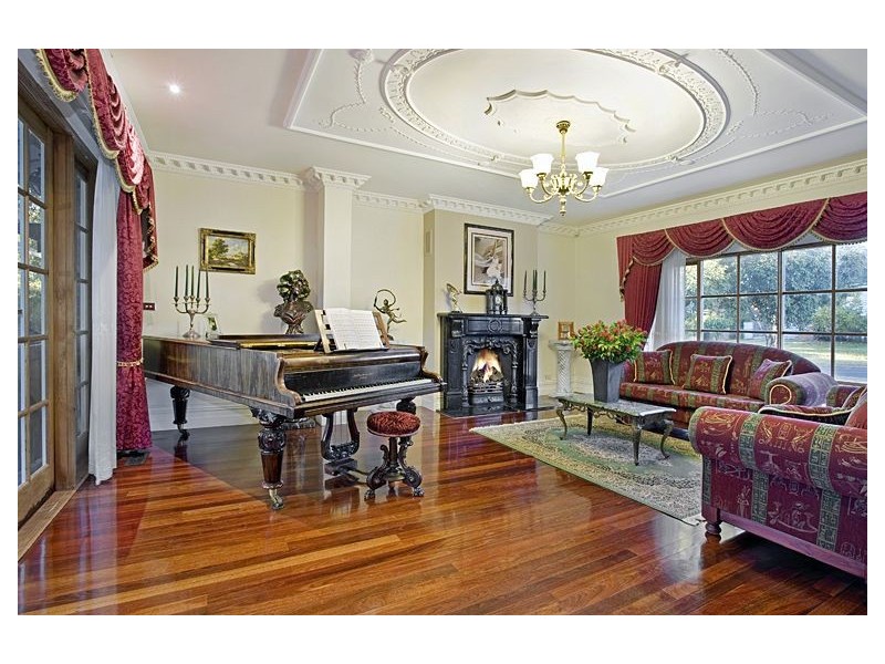 25 Carlyle Street, Ashwood VIC 3147