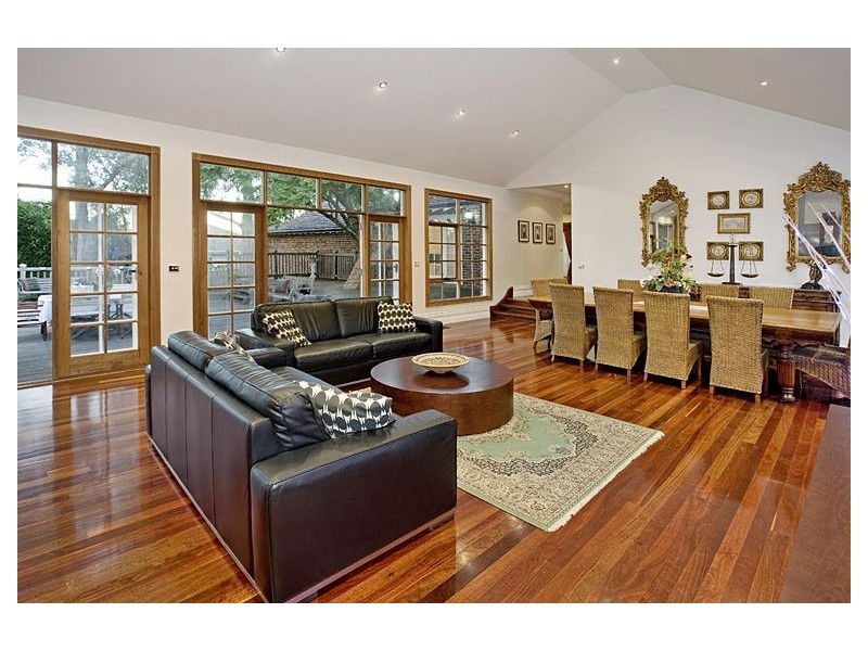 25 Carlyle Street, Ashwood VIC 3147