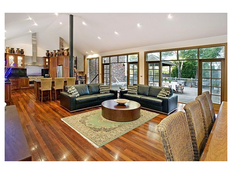 25 Carlyle Street, Ashwood VIC 3147