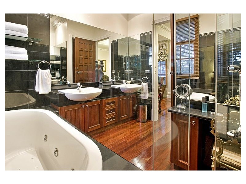 25 Carlyle Street, Ashwood VIC 3147