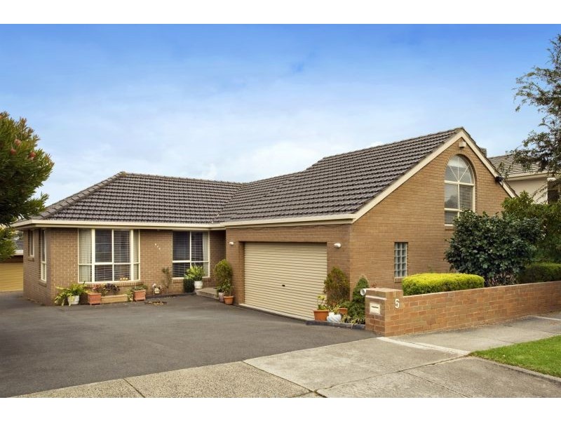 5 Newbigin Street, Burwood VIC 3125