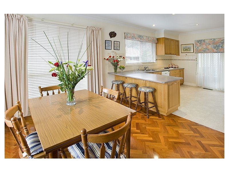 5 Newbigin Street, Burwood VIC 3125