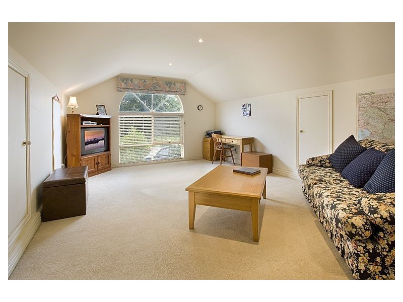 5 Newbigin Street, Burwood VIC 3125