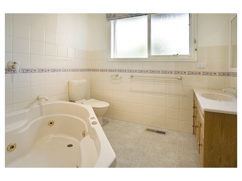 5 Newbigin Street, Burwood VIC 3125