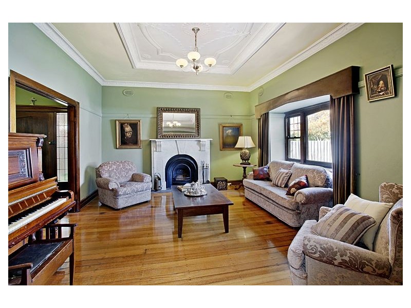 1 Wynyeh Street, Malvern East VIC 3145