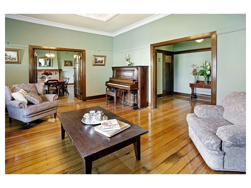 1 Wynyeh Street, Malvern East VIC 3145