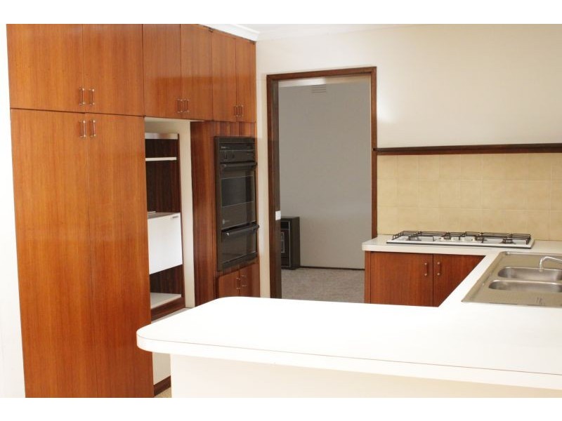 32 Crimson Ave, Blackburn South VIC 3130