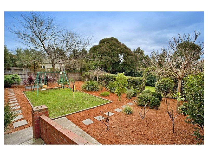 33 Cairnes Crescent, Malvern East VIC 3145