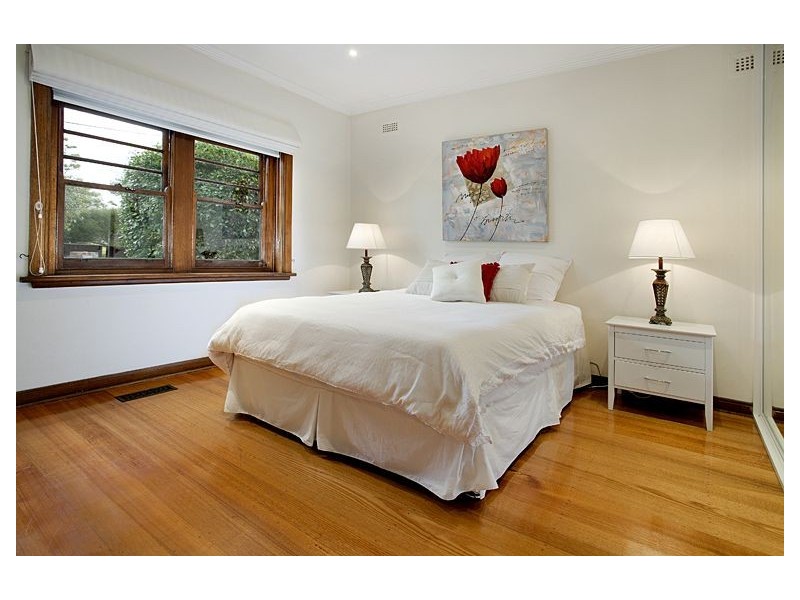 33 Cairnes Crescent, Malvern East VIC 3145