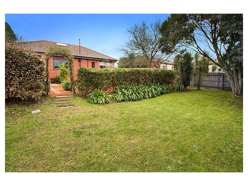 33 Cairnes Crescent, Malvern East VIC 3145