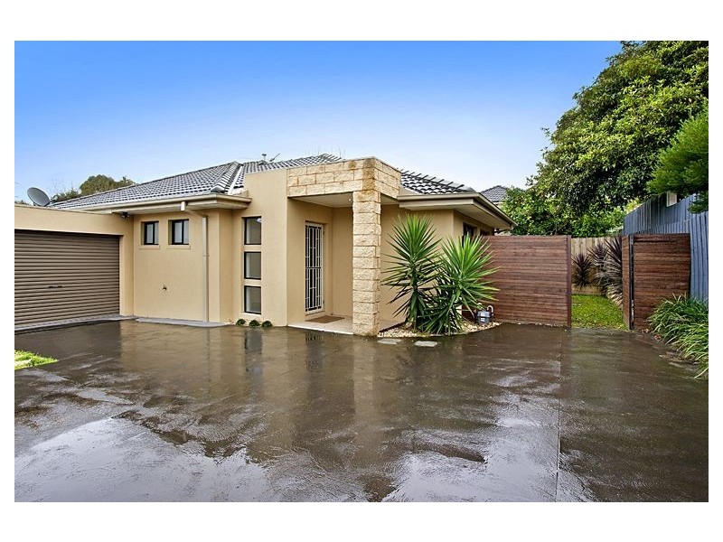 2/1 Peak Street, Malvern East VIC 3145