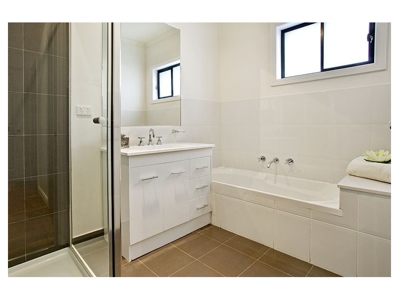 2/1 Peak Street, Malvern East VIC 3145