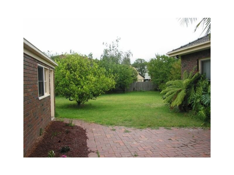 4 Summerhill Ave, Malvern East VIC 3145