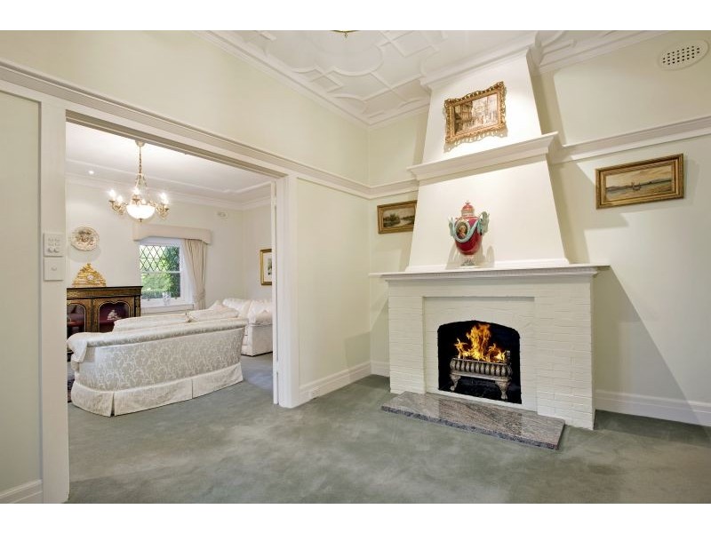 1 Viewbank Road, Glen Iris VIC 3146