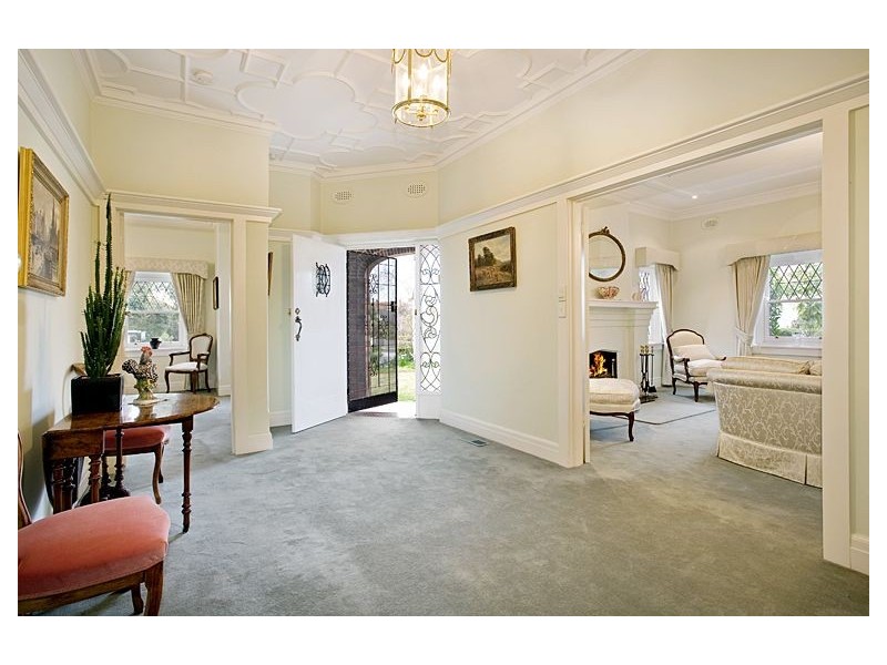 1 Viewbank Road, Glen Iris VIC 3146
