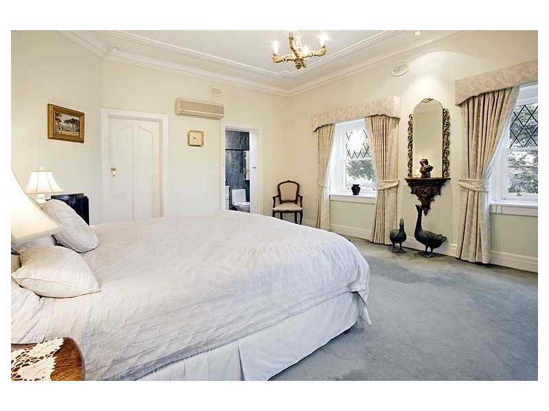 1 Viewbank Road, Glen Iris VIC 3146