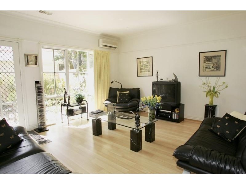 2a Violet Crescent, Brighton East VIC 3187