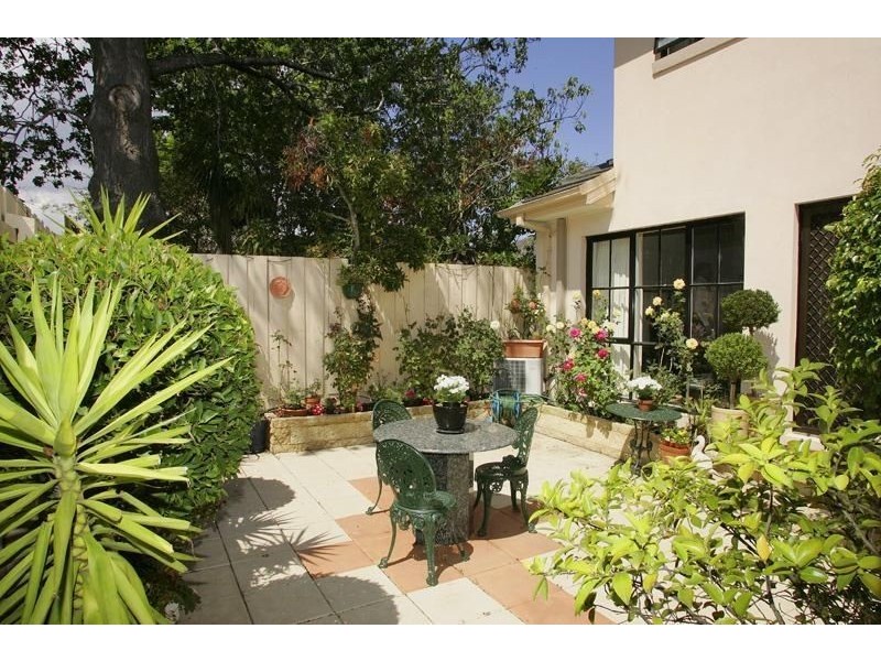 2a Violet Crescent, Brighton East VIC 3187