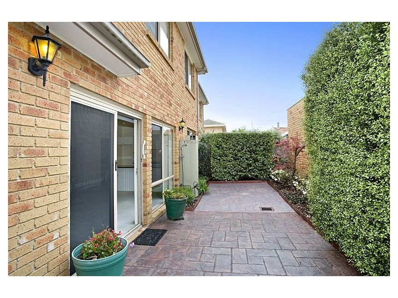 2/1 Ashburn Grove, Ashburton VIC 3147