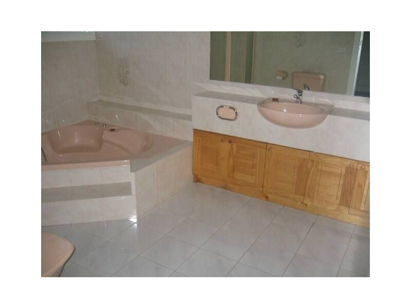 32 Cairnes Crescent, Malvern East VIC 3145